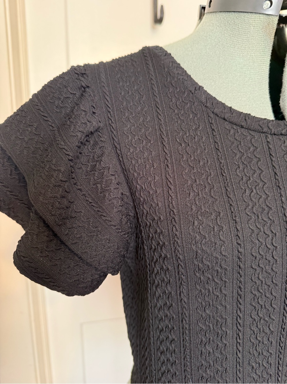 mittoshop Black Textured Crewneck Top size M preloved